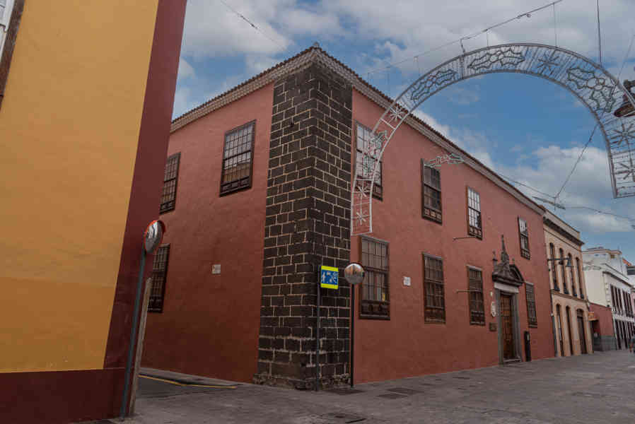 Tenerife 074 - San Cristóbal de La Laguna - antigua Casa de Los Jesuitas.jpg